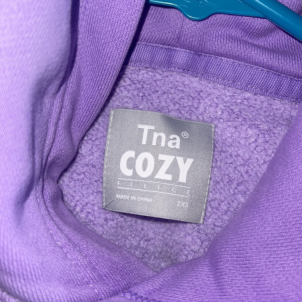 Aritiza tna cozy fleece perfect shrunken hoodie crop pullover petal purple - Picture 7 of 8